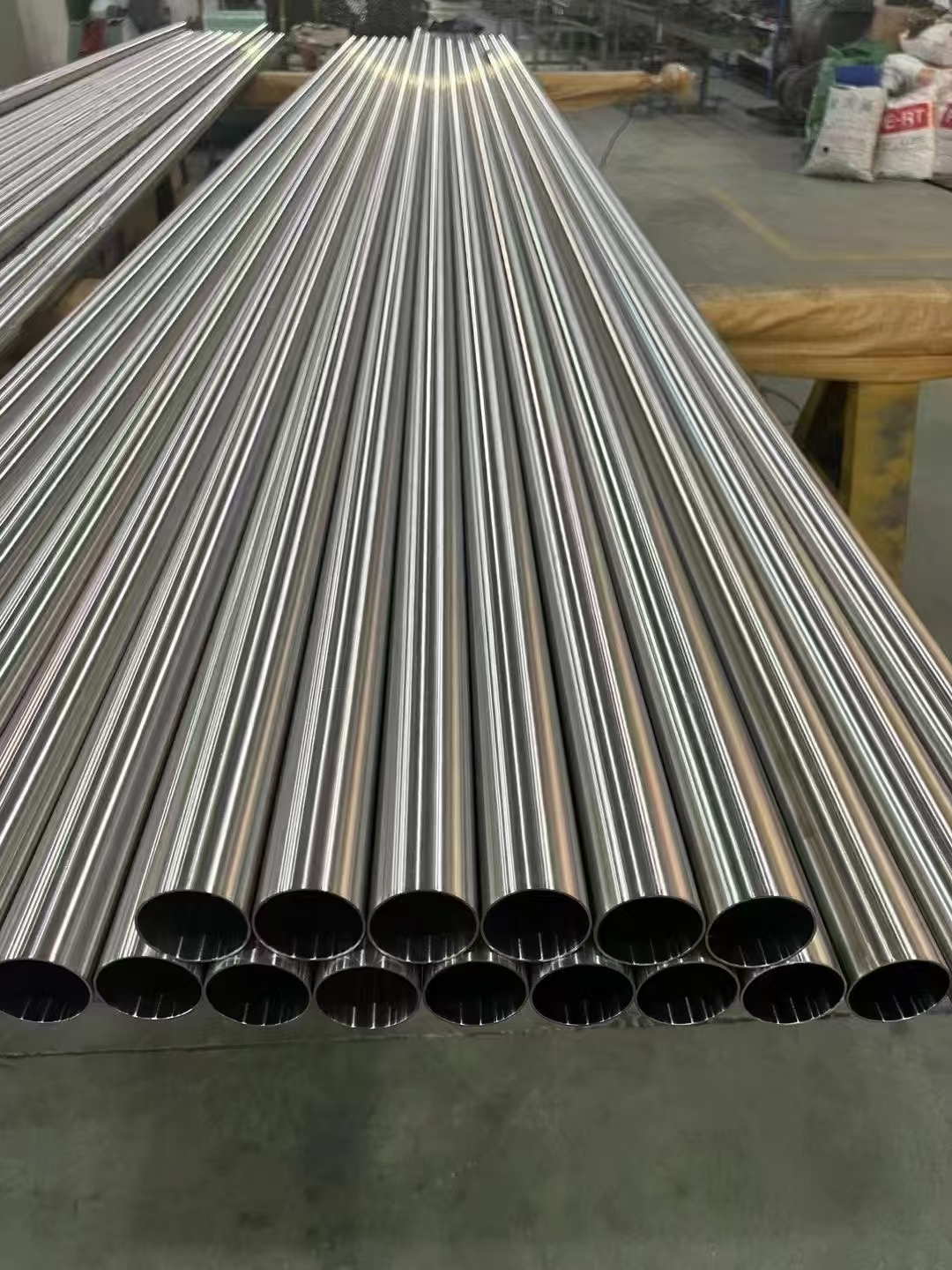 บล็อกบริษัทล่าสุดเกี่ยวกับ อะไรคือความแตกต่างระหว่าง seamless และ welded?